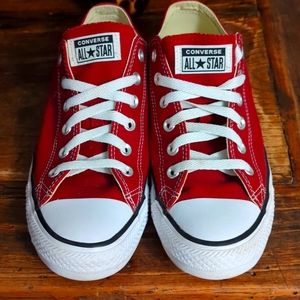 Size 10 women's, Converse low tops, Burgundy, like new